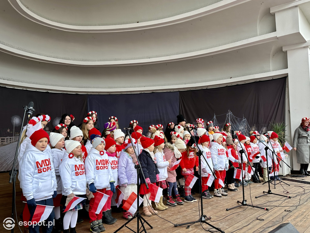 Polonez, hymn i parada! Tak Sopot uczcił Święto Niepodległości [FOTO]