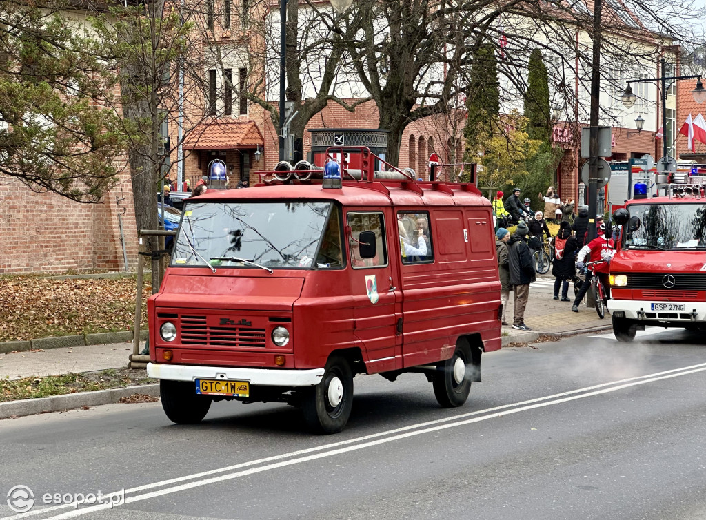 Polonez, hymn i parada! Tak Sopot uczcił Święto Niepodległości [FOTO]