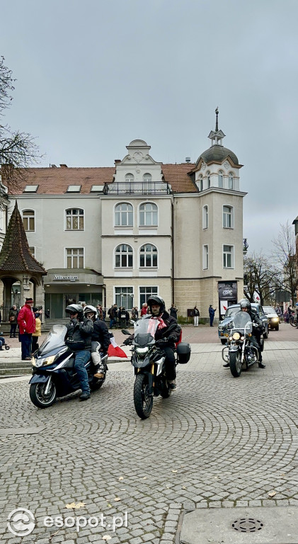 Polonez, hymn i parada! Tak Sopot uczcił Święto Niepodległości [FOTO]