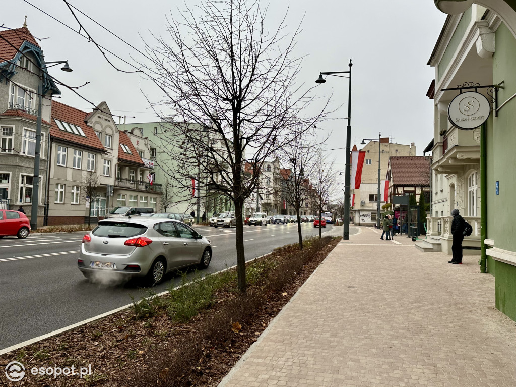 Hit czy kit? Odświeżona Aleja Niepodległości w Sopocie na zdjęciach [FOTO]