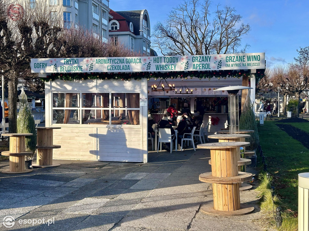 Przedświąteczny Sopot na zdjęciach! Lodowisko, dekoracje i tłumy na molo [FOTO]