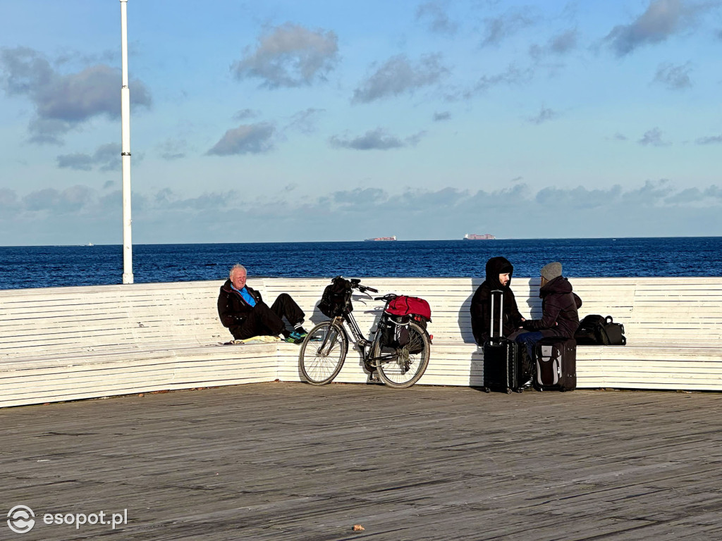 Przedświąteczny Sopot na zdjęciach! Lodowisko, dekoracje i tłumy na molo [FOTO]