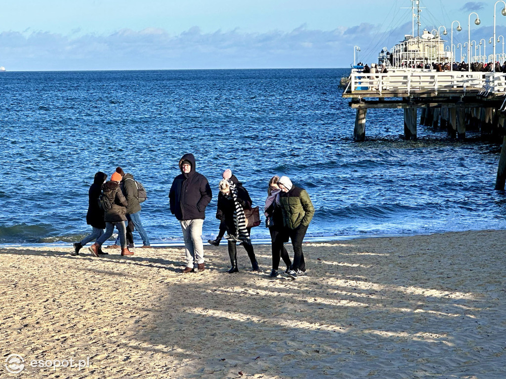 Przedświąteczny Sopot na zdjęciach! Lodowisko, dekoracje i tłumy na molo [FOTO]