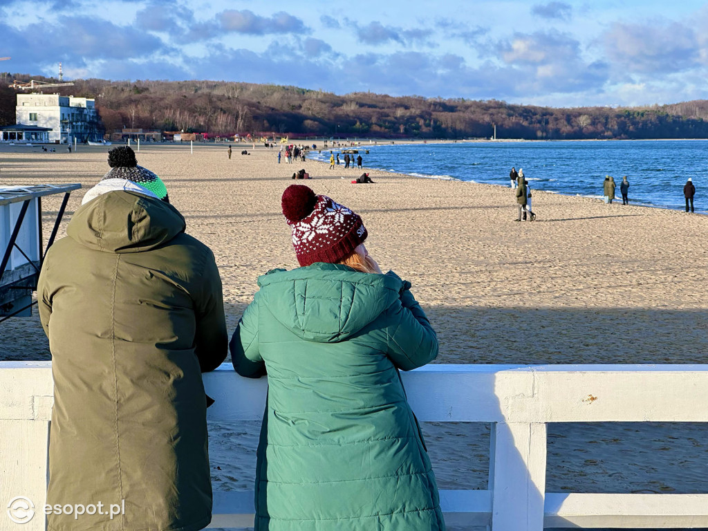 Przedświąteczny Sopot na zdjęciach! Lodowisko, dekoracje i tłumy na molo [FOTO]