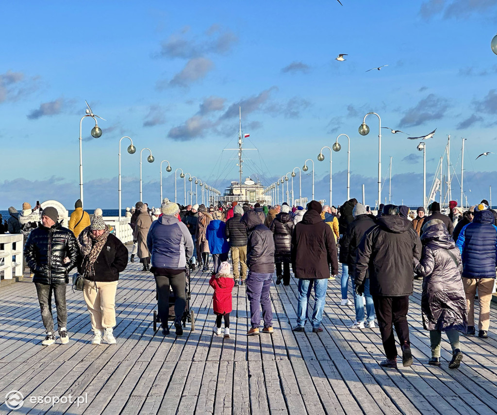 Przedświąteczny Sopot na zdjęciach! Lodowisko, dekoracje i tłumy na molo [FOTO]