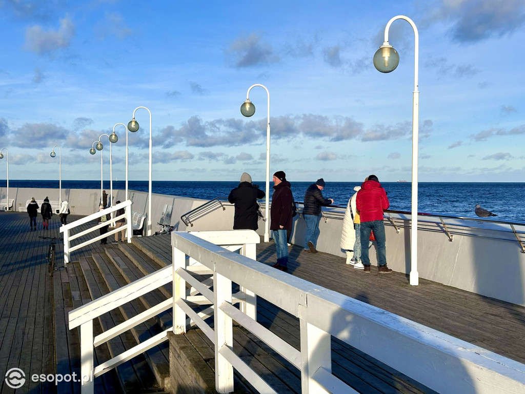 Przedświąteczny Sopot na zdjęciach! Lodowisko, dekoracje i tłumy na molo [FOTO]