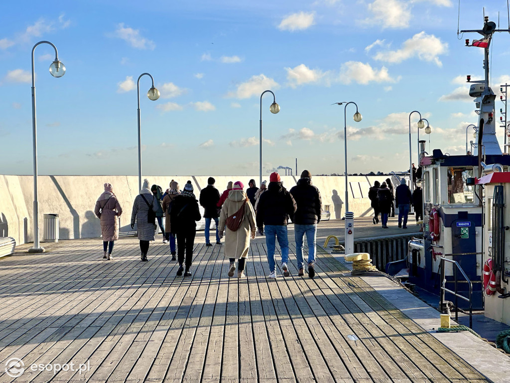 Przedświąteczny Sopot na zdjęciach! Lodowisko, dekoracje i tłumy na molo [FOTO]