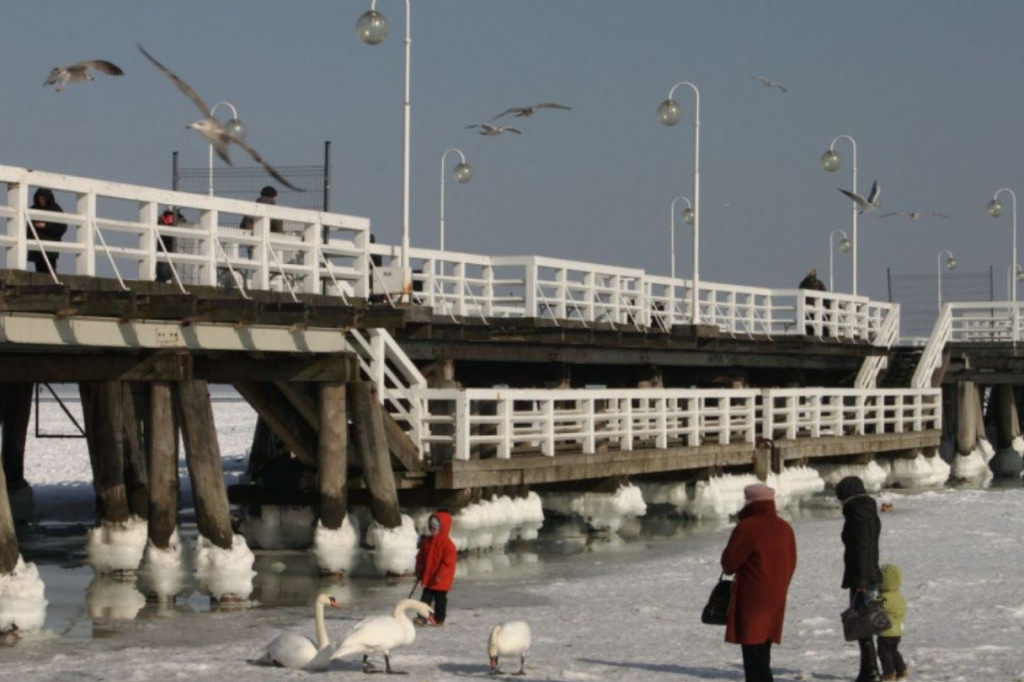 Tamtej zimy Sopot był jak z Krainy Lodu! Morze zamarzło aż po horyzont [FOTO]