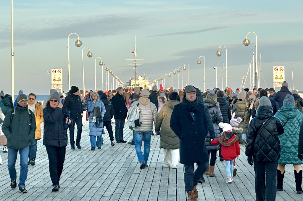 Świąteczny ATAK na Sopot. Turyści wypełnili centrum po brzegi [FOTO]