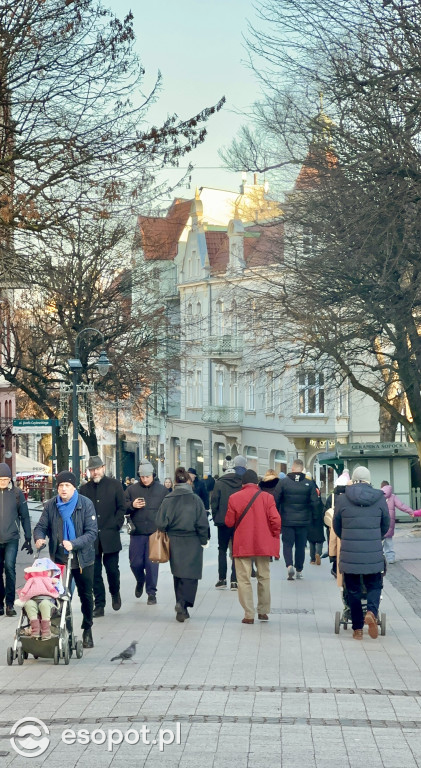 Świąteczny ATAK na Sopot. Turyści wypełnili centrum po brzegi [FOTO]