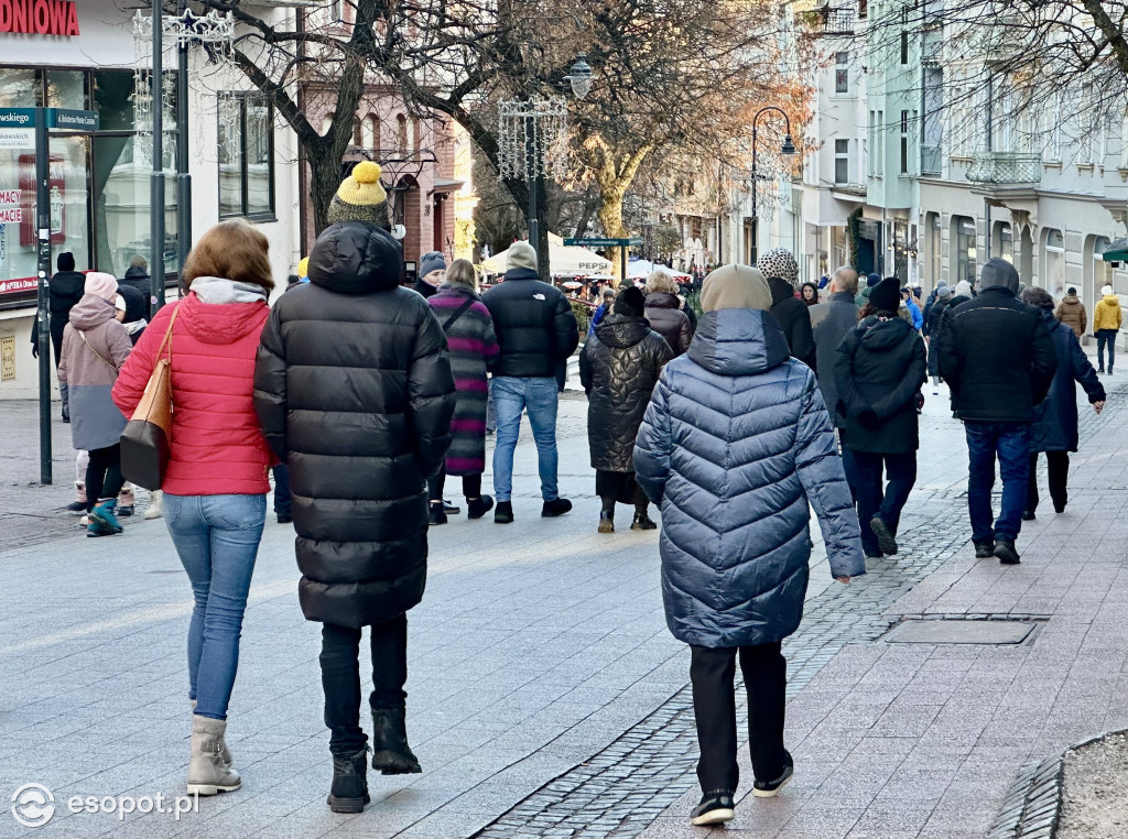 Świąteczny ATAK na Sopot. Turyści wypełnili centrum po brzegi [FOTO]