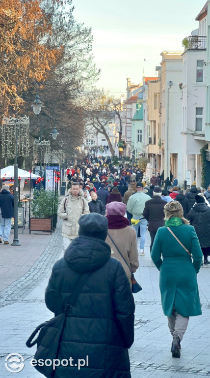 Świąteczny ATAK na Sopot. Turyści wypełnili centrum po brzegi [FOTO]