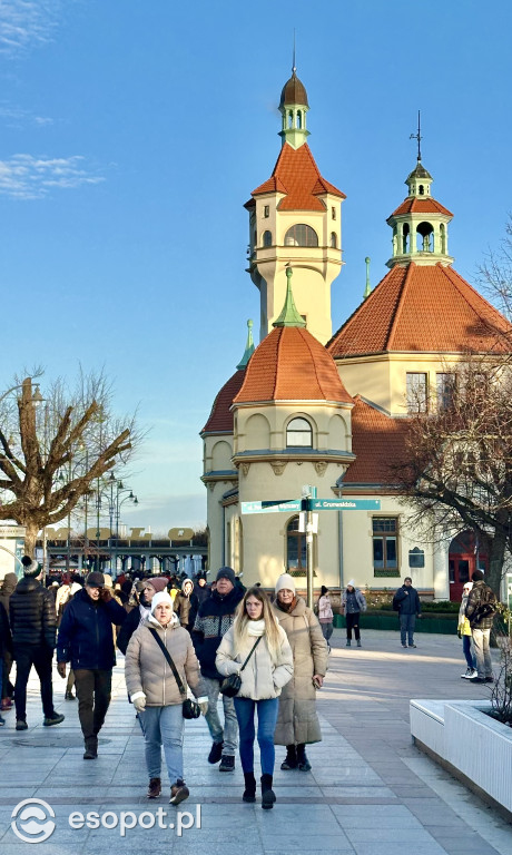 Świąteczny ATAK na Sopot. Turyści wypełnili centrum po brzegi [FOTO]