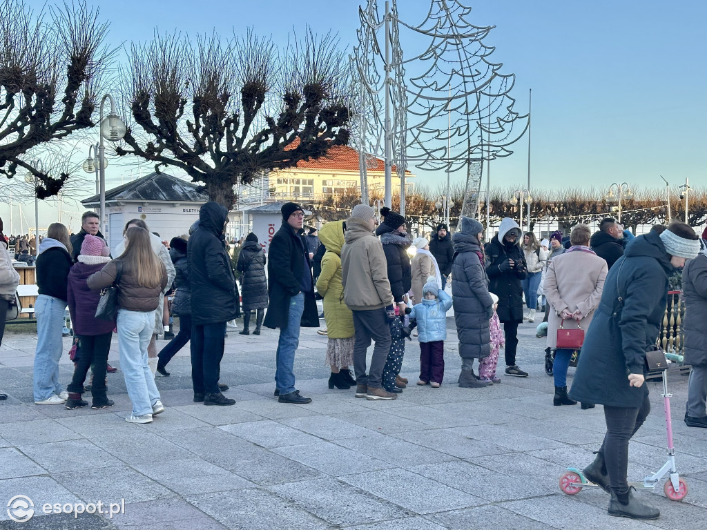 Świąteczny ATAK na Sopot. Turyści wypełnili centrum po brzegi [FOTO]