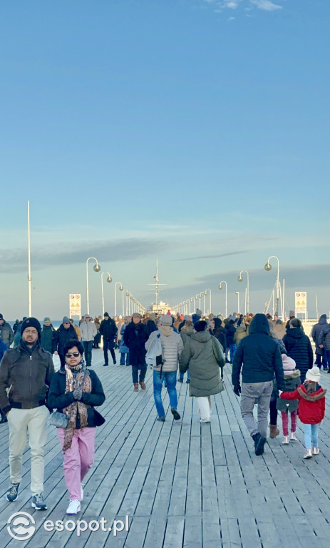 Świąteczny ATAK na Sopot. Turyści wypełnili centrum po brzegi [FOTO]