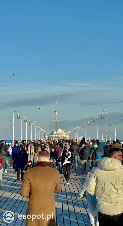 Świąteczny ATAK na Sopot. Turyści wypełnili centrum po brzegi [FOTO]