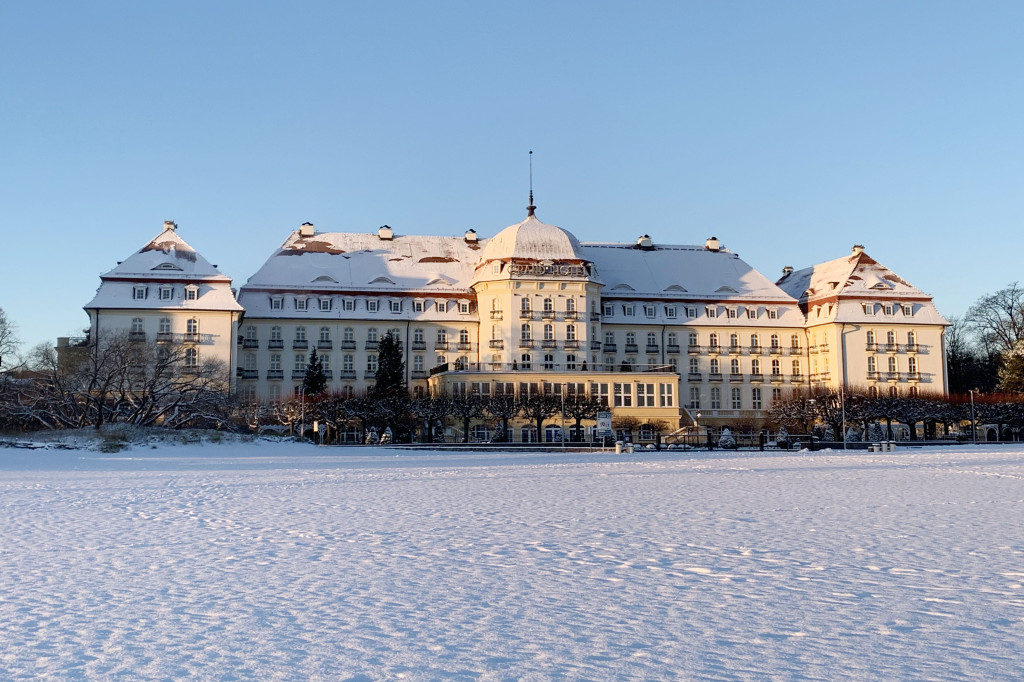 Sopot na zdjęciach w zimowy poranek! Kurort zachwyca [FOTO]