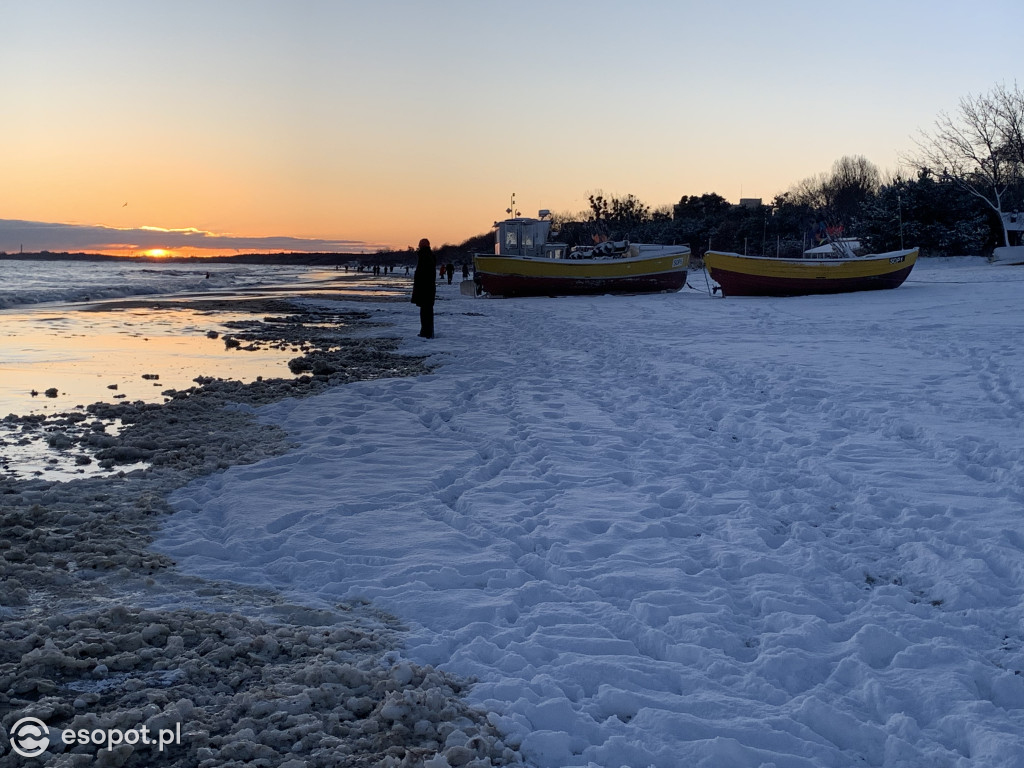 Sopot na zdjęciach w zimowy poranek! Kurort zachwyca [FOTO]