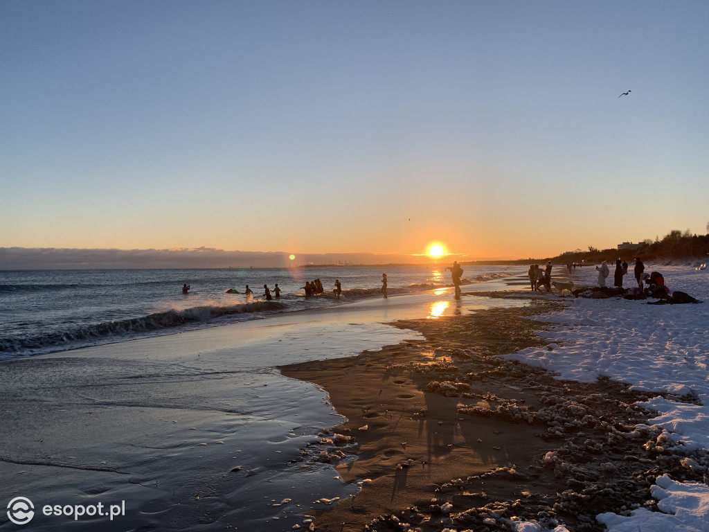 Sopot na zdjęciach w zimowy poranek! Kurort zachwyca [FOTO]