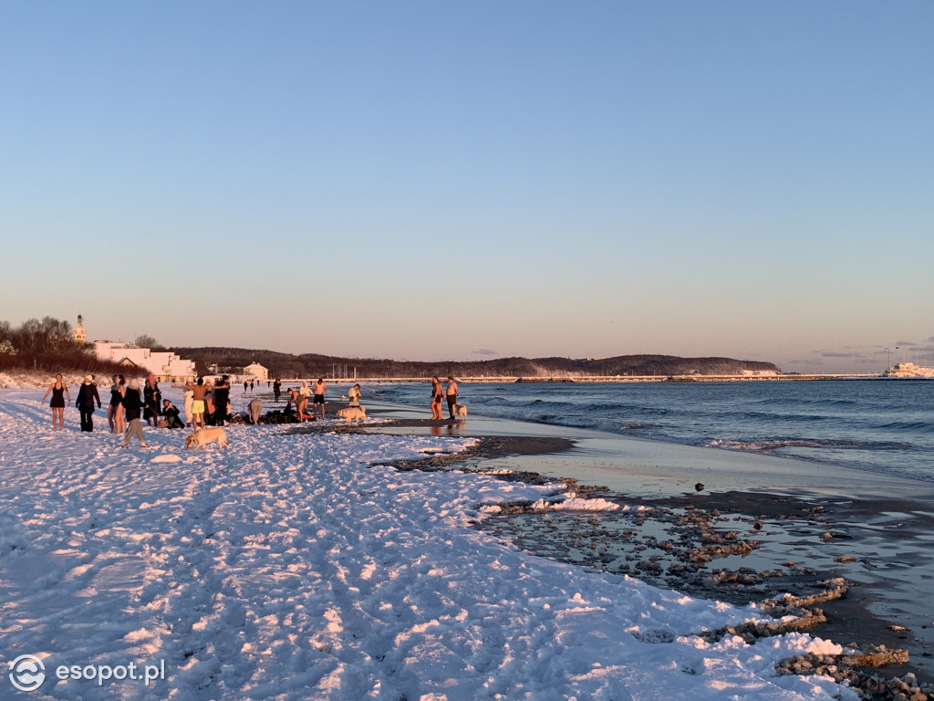 Sopot na zdjęciach w zimowy poranek! Kurort zachwyca [FOTO]