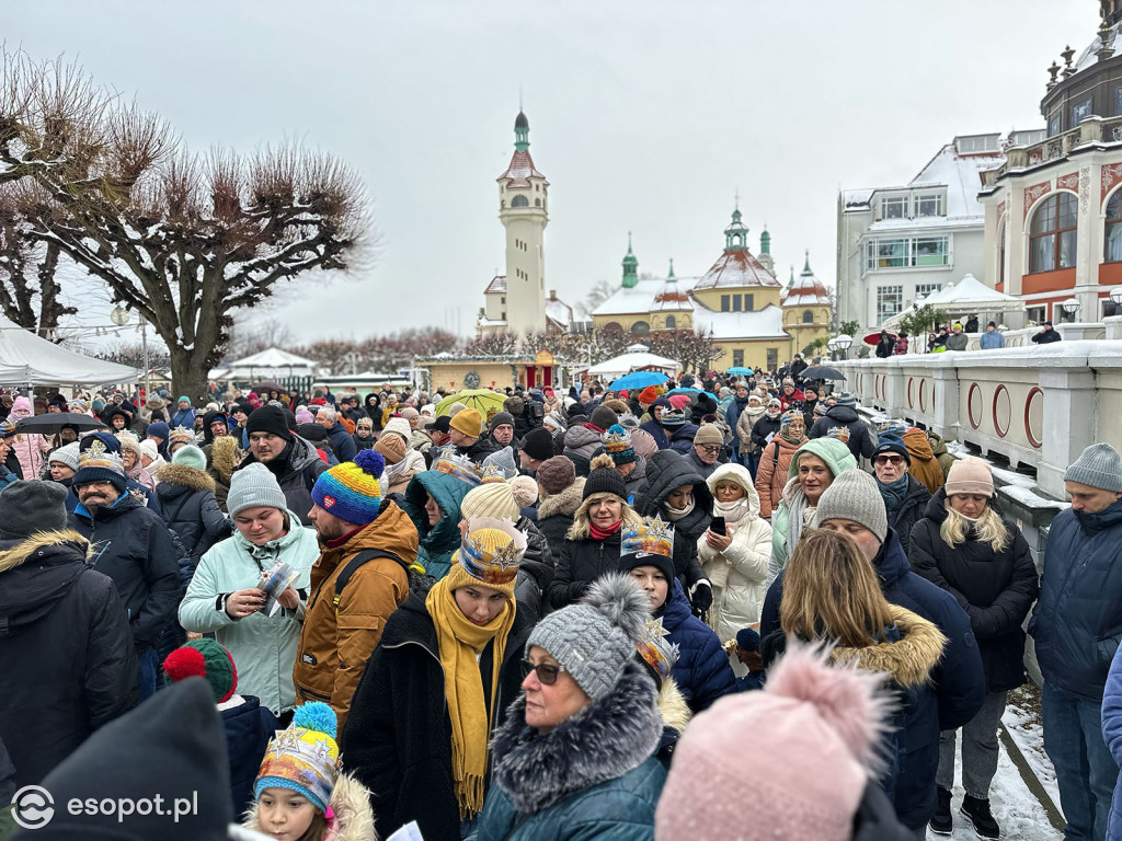 Orszak Trzech Króli znów przyciągnął tłumy! Barwny korowód przeszedł ulicami Sopotu [FOTO]