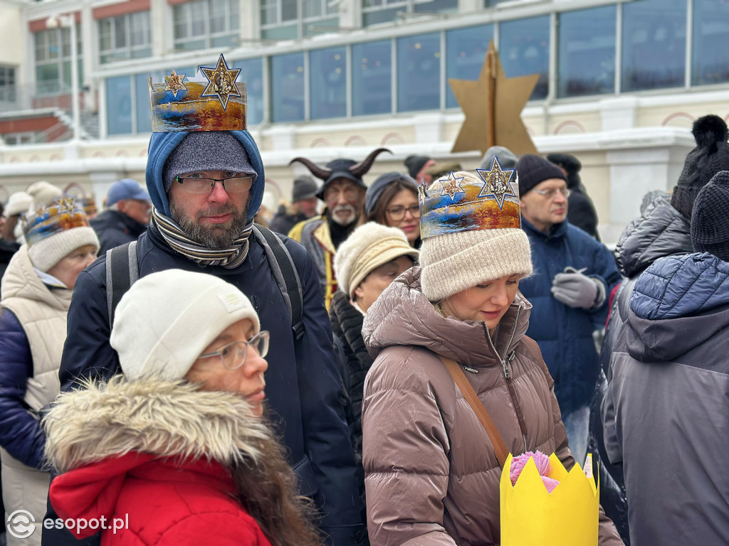 Orszak Trzech Króli znów przyciągnął tłumy! Barwny korowód przeszedł ulicami Sopotu [FOTO]