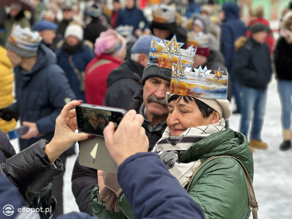 Orszak Trzech Króli znów przyciągnął tłumy! Barwny korowód przeszedł ulicami Sopotu [FOTO]