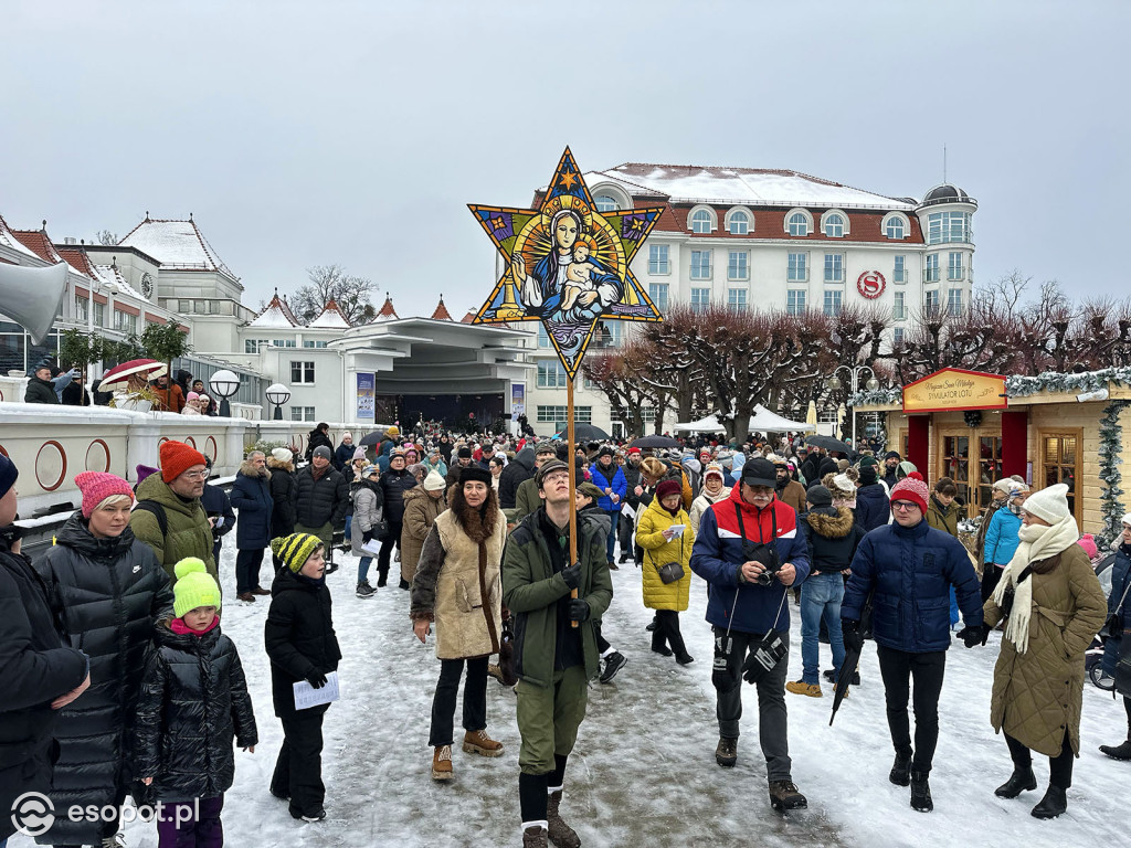 Orszak Trzech Króli znów przyciągnął tłumy! Barwny korowód przeszedł ulicami Sopotu [FOTO]