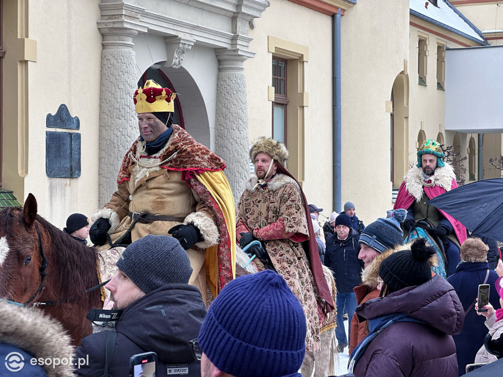 Orszak Trzech Króli znów przyciągnął tłumy! Barwny korowód przeszedł ulicami Sopotu [FOTO]