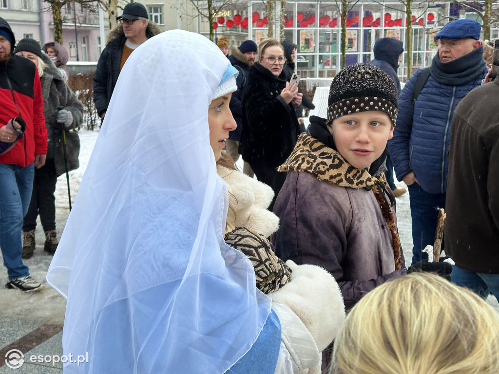 Orszak Trzech Króli znów przyciągnął tłumy! Barwny korowód przeszedł ulicami Sopotu [FOTO]