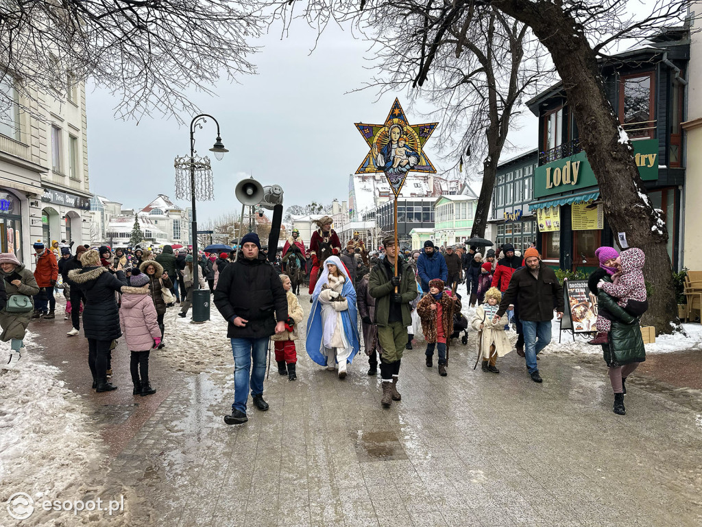 Orszak Trzech Króli znów przyciągnął tłumy! Barwny korowód przeszedł ulicami Sopotu [FOTO]