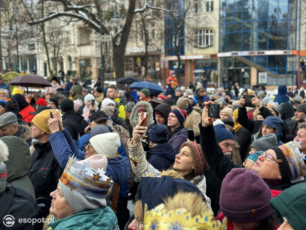 Orszak Trzech Króli znów przyciągnął tłumy! Barwny korowód przeszedł ulicami Sopotu [FOTO]