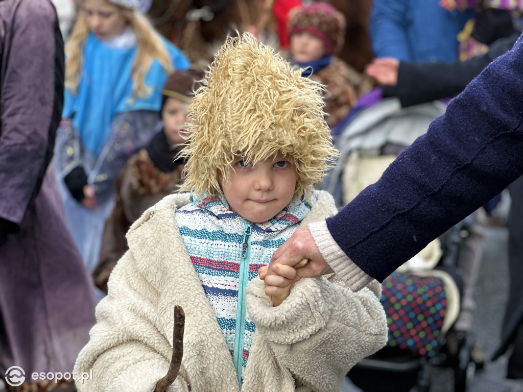 Orszak Trzech Króli znów przyciągnął tłumy! Barwny korowód przeszedł ulicami Sopotu [FOTO]