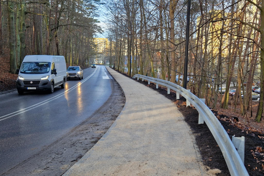 Nowy chodnik zastąpił wertepy przy Malczewskiego