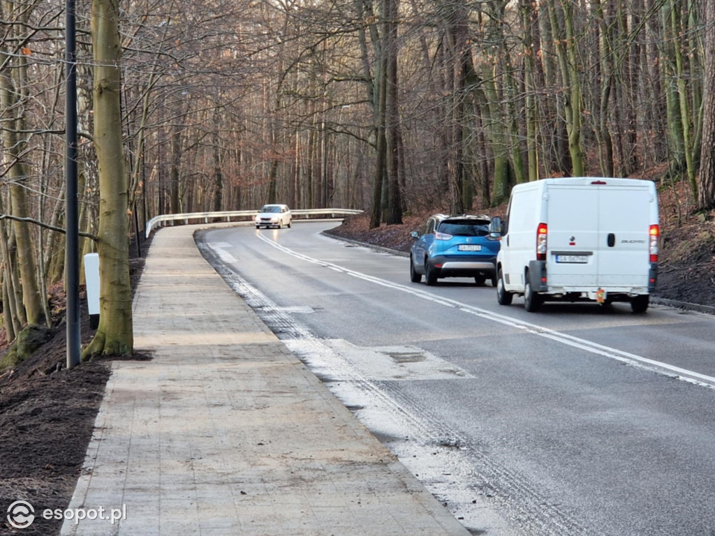 Nowy chodnik zastąpił wertepy przy Malczewskiego