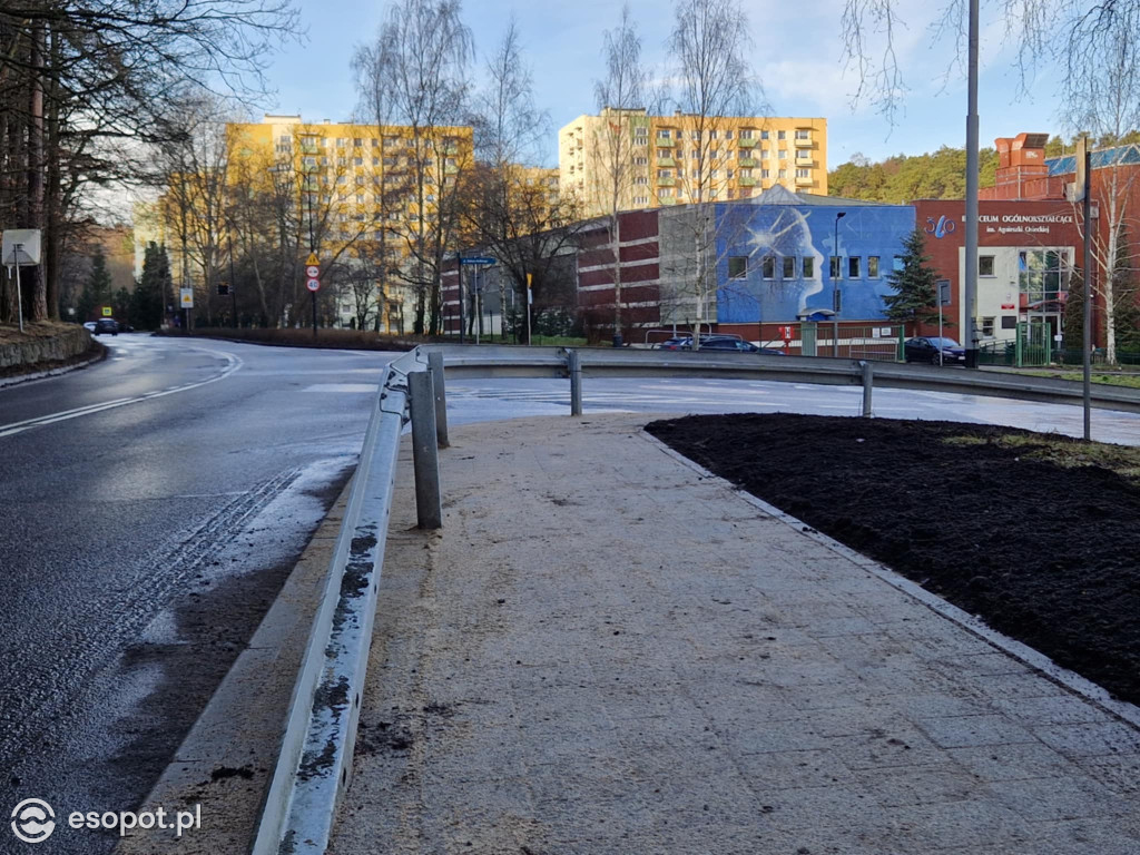 Nowy chodnik zastąpił wertepy przy Malczewskiego