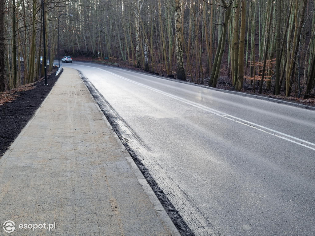 Nowy chodnik zastąpił wertepy przy Malczewskiego