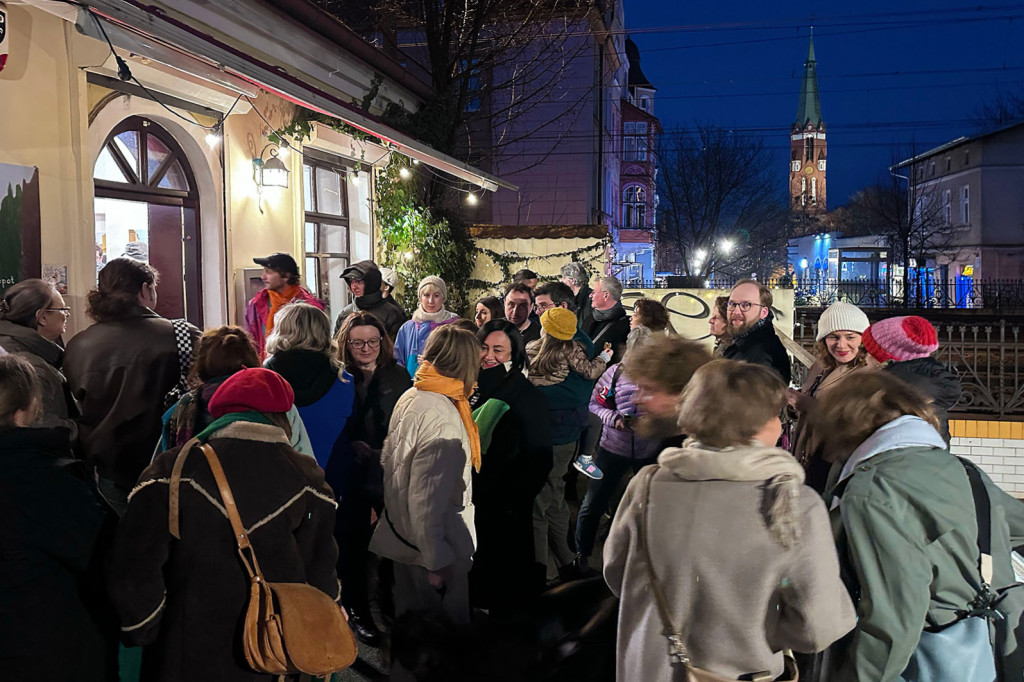 Tłumy na wernisażu „An Englishman in Sopot”! Nowe Atelier na Monciaku [FOTO]