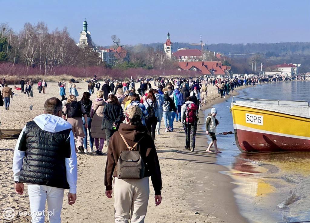 Trudno uwierzyć, ale to jeszcze zima w Sopocie! Wiosenny kurort na zdjęciach [FOTO]