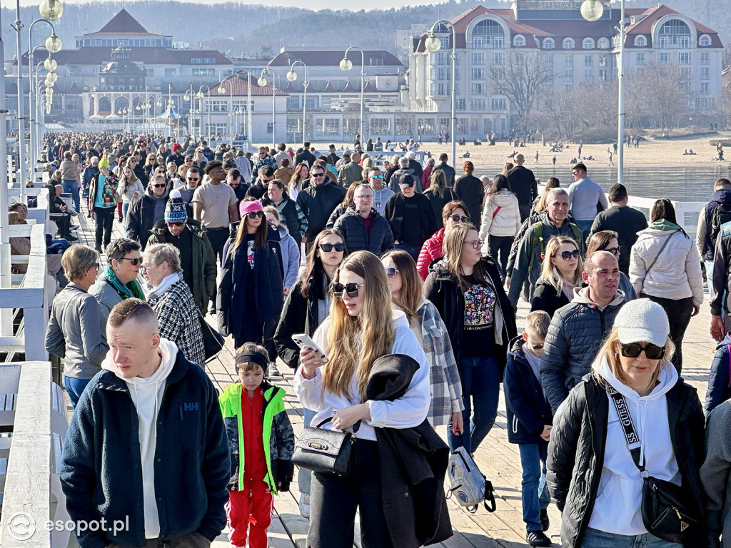 Trudno uwierzyć, ale to jeszcze zima w Sopocie! Wiosenny kurort na zdjęciach [FOTO]