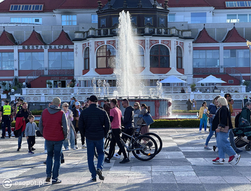 Sopot na majówkę pęka w szwach! Turyści szturmują popularne miejsca [FOTO]