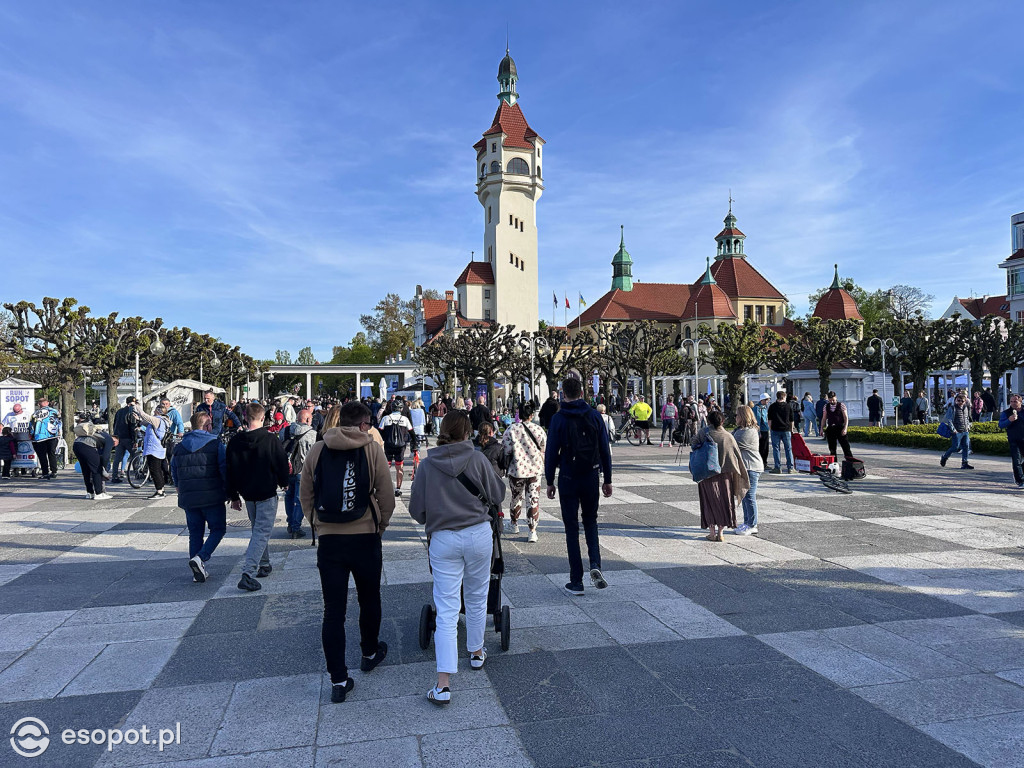 Sopot na majówkę pęka w szwach! Turyści szturmują popularne miejsca [FOTO]