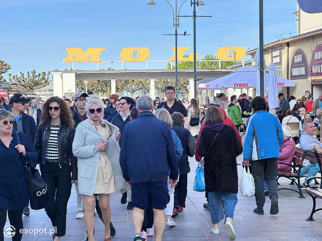 Sopot na majówkę pęka w szwach! Turyści szturmują popularne miejsca [FOTO]