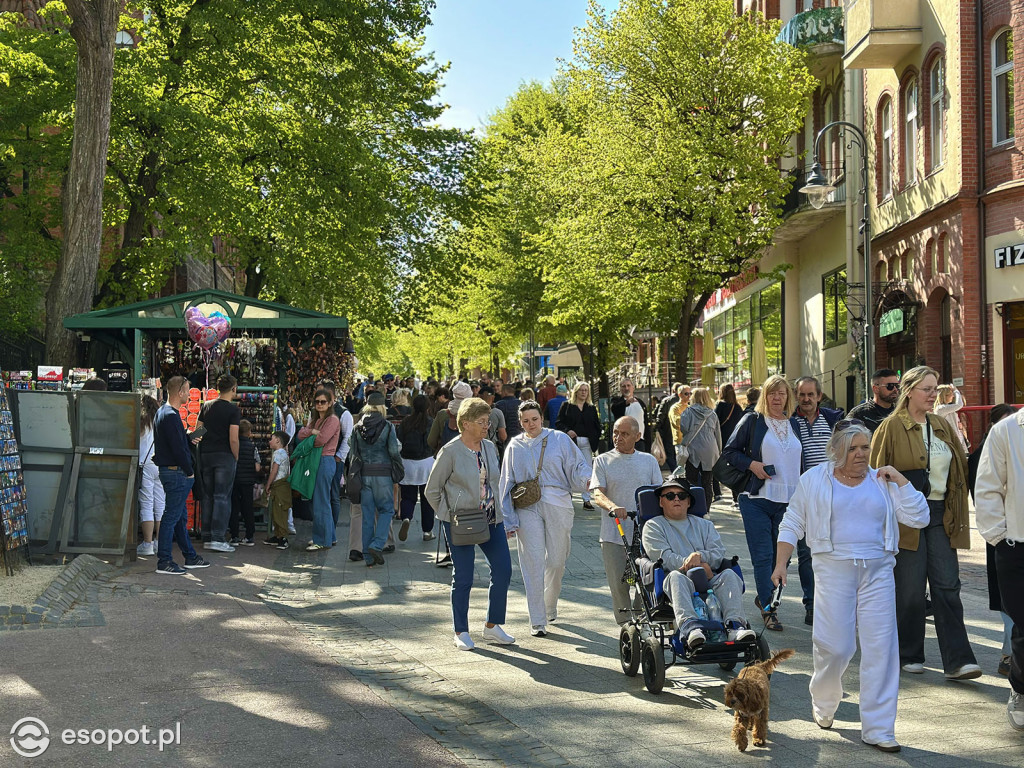 Sopot na majówkę pęka w szwach! Turyści szturmują popularne miejsca [FOTO]