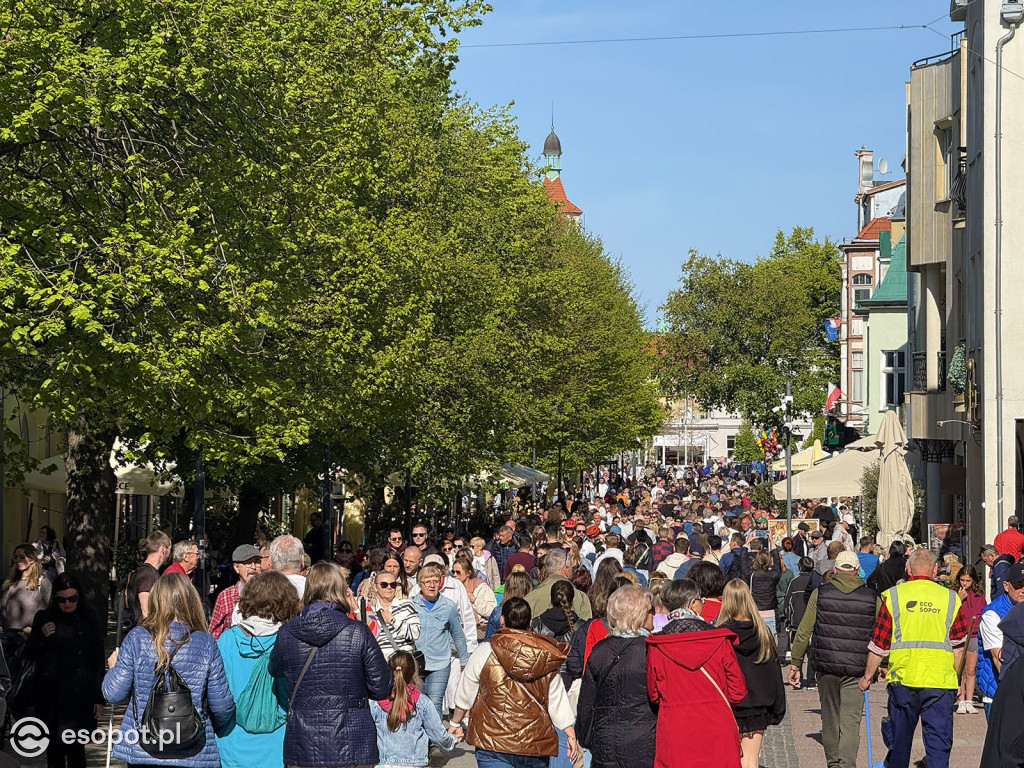 Sopot na majówkę pęka w szwach! Turyści szturmują popularne miejsca [FOTO]