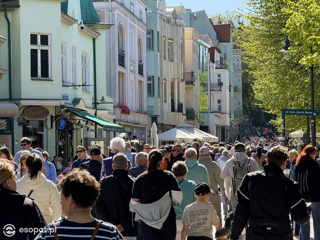 Sopot na majówkę pęka w szwach! Turyści szturmują popularne miejsca [FOTO]