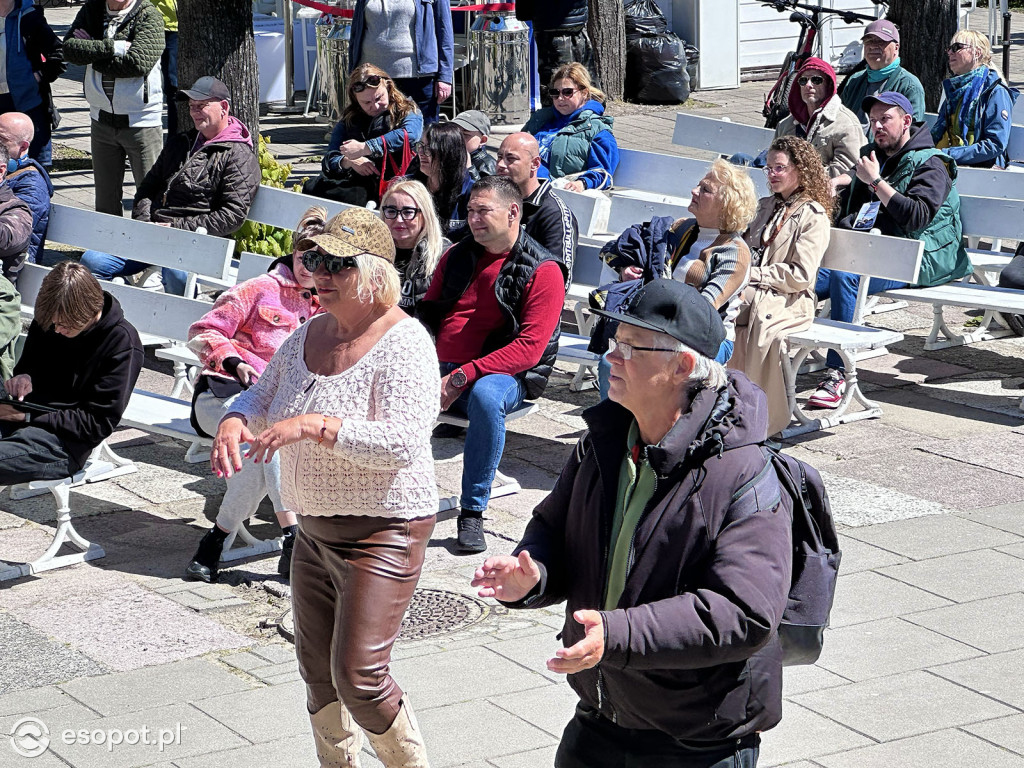 Syreny, wołgi i trabanty – powrót legend motoryzacji przy sopockim molo [FOTO]