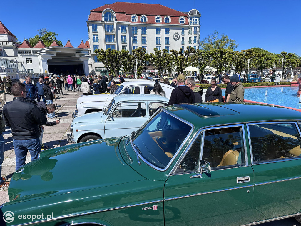 Syreny, wołgi i trabanty – powrót legend motoryzacji przy sopockim molo [FOTO]