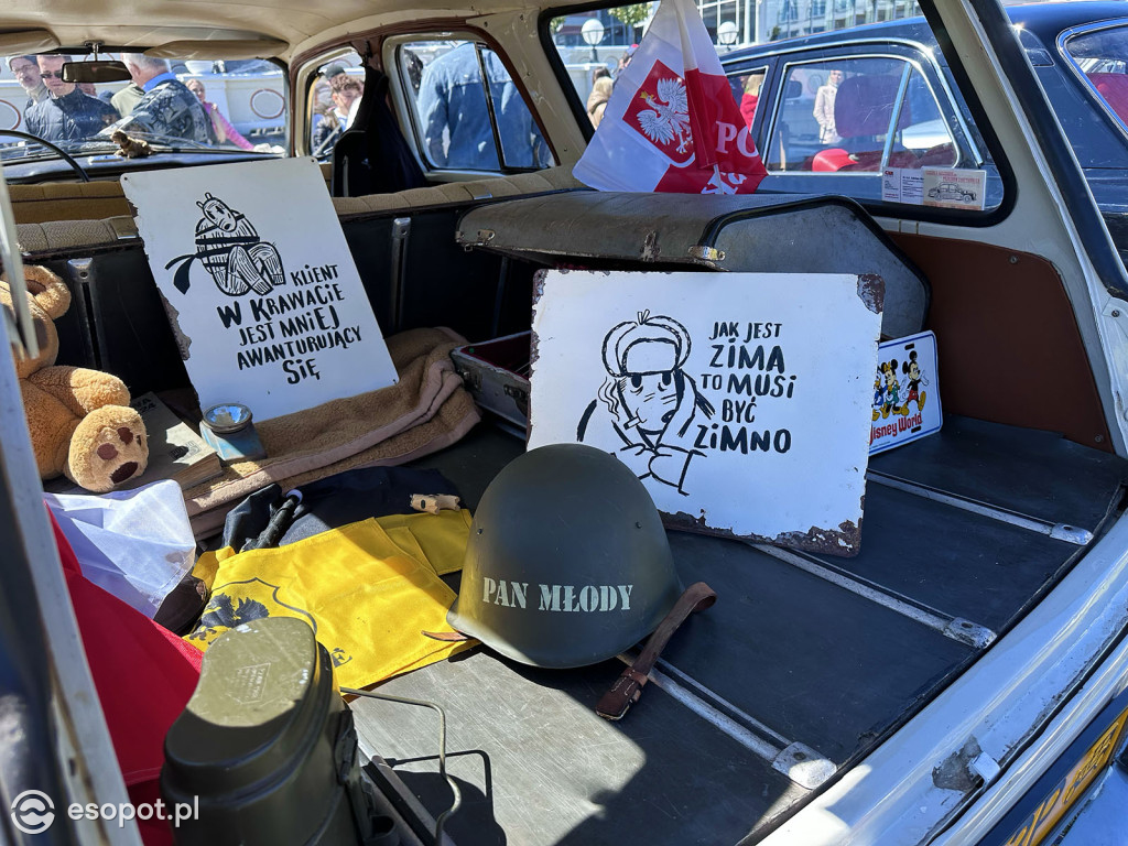 Syreny, wołgi i trabanty – powrót legend motoryzacji przy sopockim molo [FOTO]