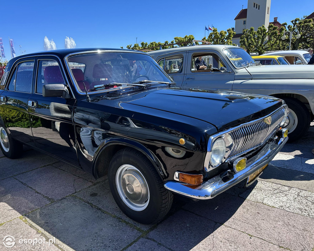 Syreny, wołgi i trabanty – powrót legend motoryzacji przy sopockim molo [FOTO]